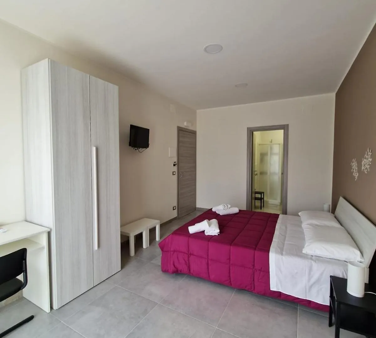 B&B Sei Palme Aeroporto di Catania Fontana Rossa Italia