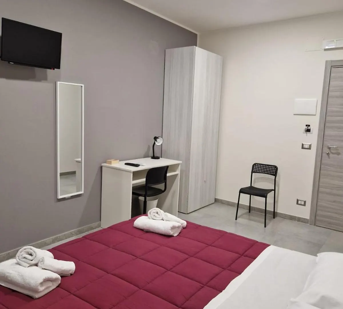 B&B Sei Palme Aeroporto di Catania Fontana Rossa Italia
